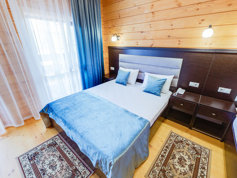 Делюкс 3-местный (деревянный)