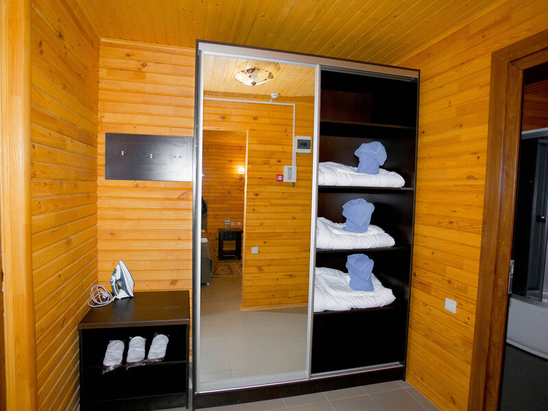 Коттедж 2-местный (с дополнительным местом кровать)