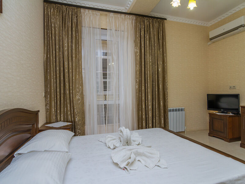 Стандартный 2-местный (вид на гостиницу)