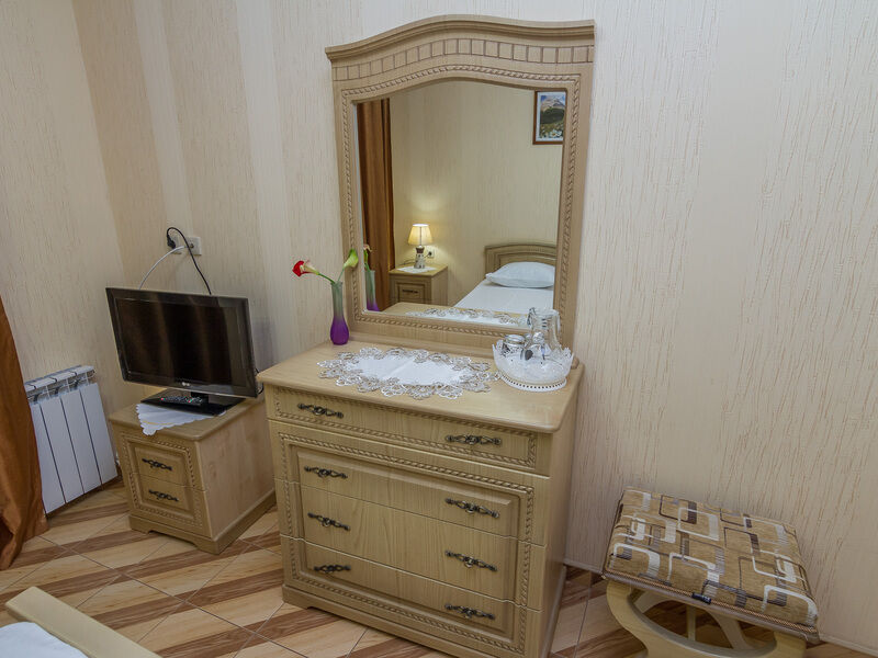 Стандартный 2-местный (вид на гостиницу)