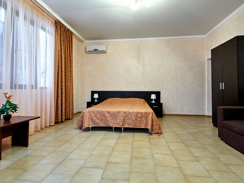 Стандарт 4-местный 1-комнатный с балконом