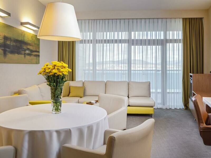 Люкс семейный 2-местный 3-комнатный