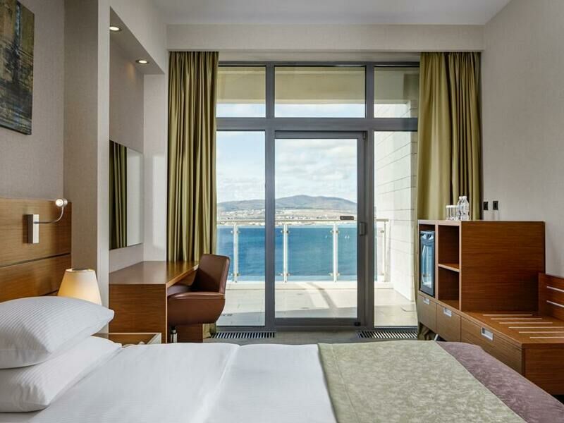 Люкс семейный 2-местный 3-комнатный с видом на море