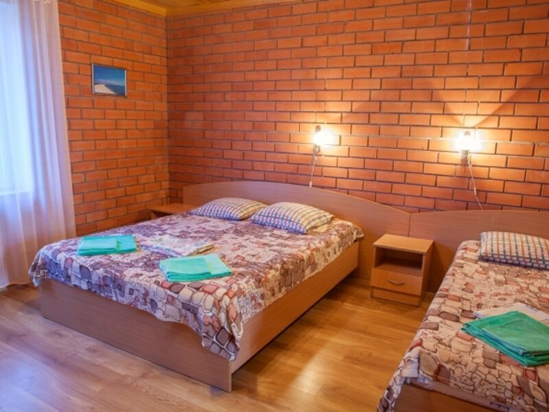 Стандартный 4-местный (главный корпус с балконом)