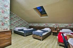 Стандартный 4-местный 1 комнатный (1 двуспальная кровать + 2 односпальные кровати), Отель Русь, Имеретинская низменность