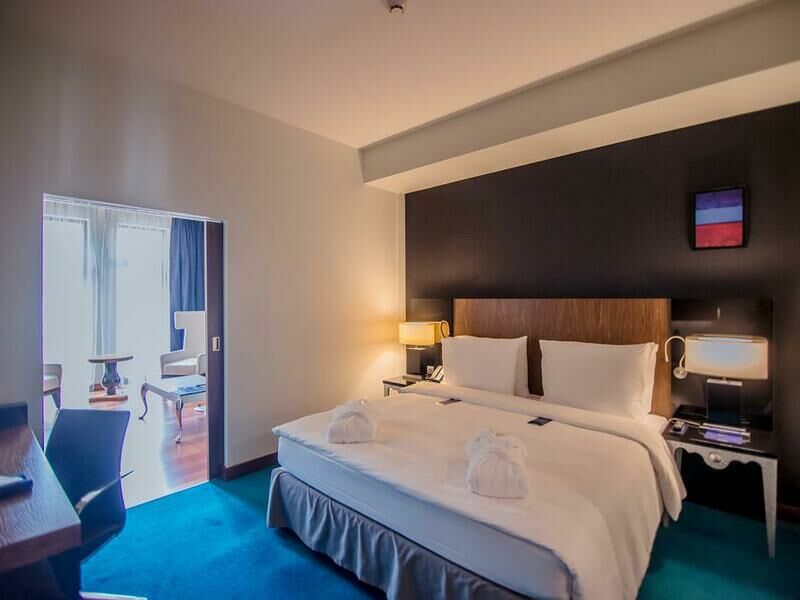 Полулюкс 2-местный с балконом с видом на площадь