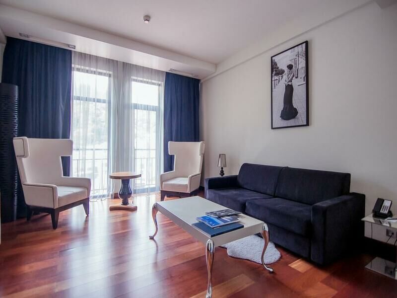 Полулюкс 2-местный с балконом с видом на площадь