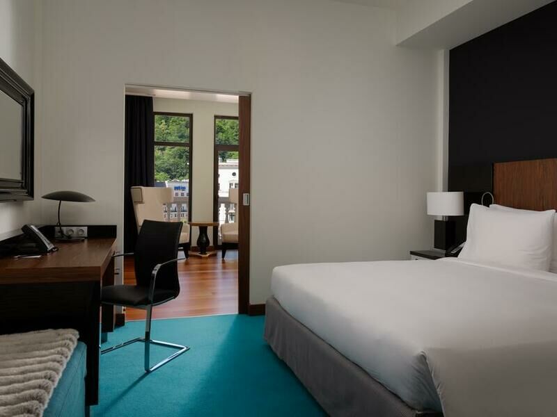 Полулюкс 2-местный с балконом с видом на площадь