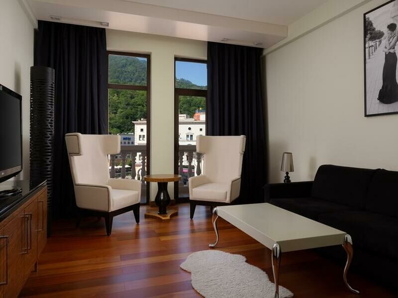 Полулюкс 2-местный с балконом с видом на площадь