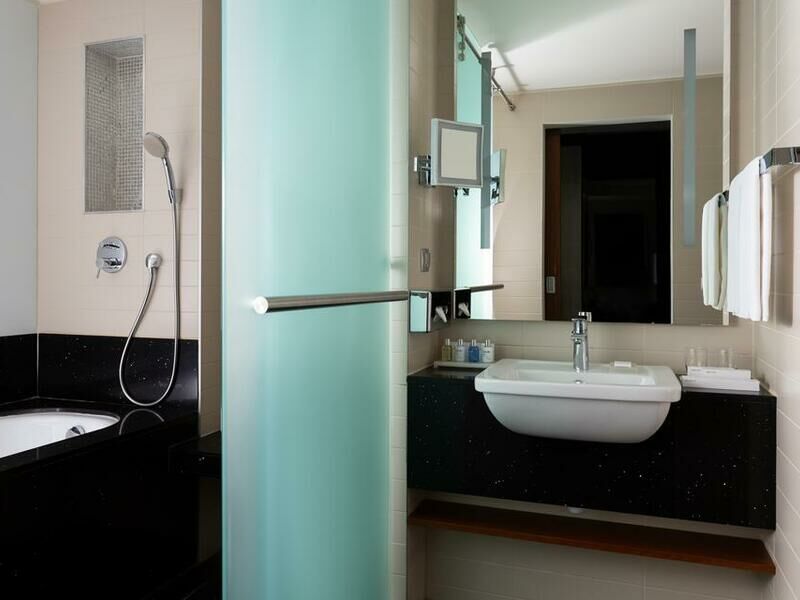 Полулюкс 2-местный с балконом с видом на площадь