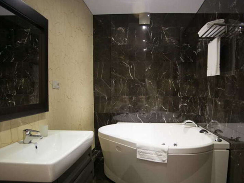 Luxe (основной корпус)