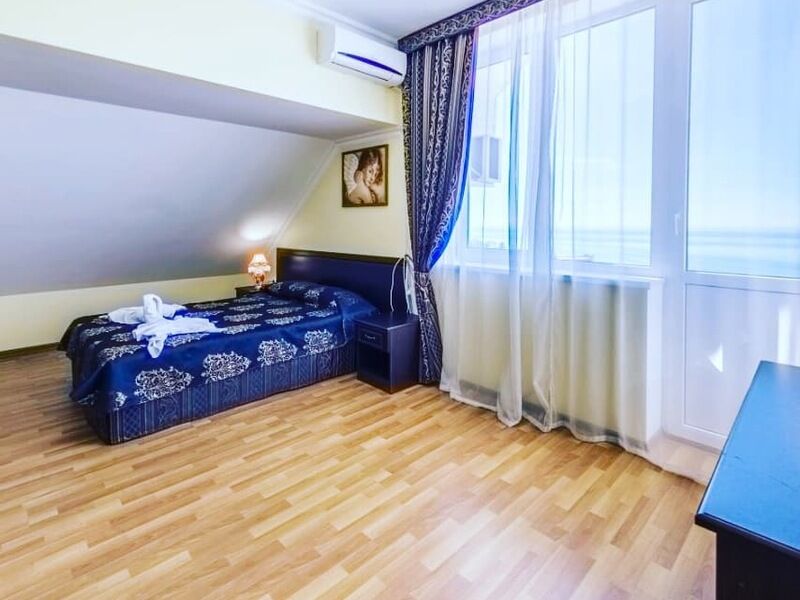 Полулюкс 2-местный с балконом