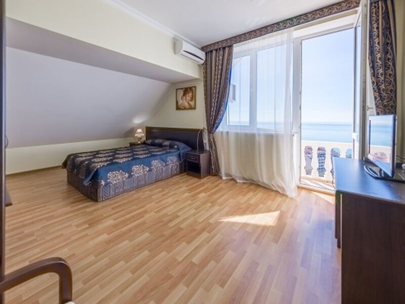 Полулюкс 2-местный с балконом