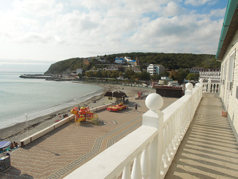 Поселок Новомихайловский черное море