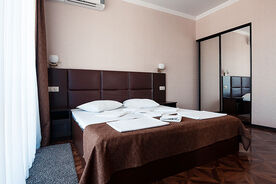 Люкс 4-местный 2-комнатный вид на реку, Отель Golden Resort, Новомихайловский