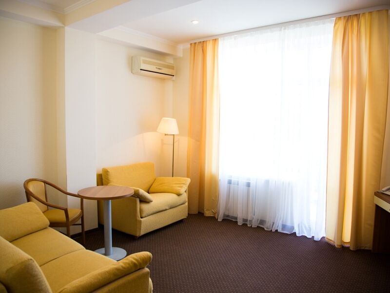 Люкс В 2-местный 2-комнатный Family с балконом