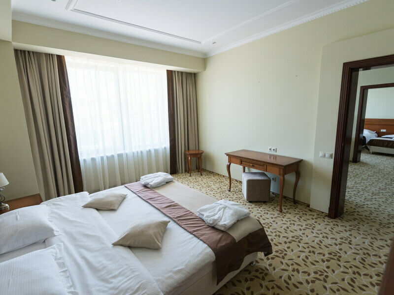 Семейный Сюит