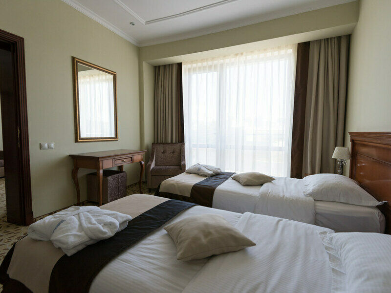 Семейный Сюит