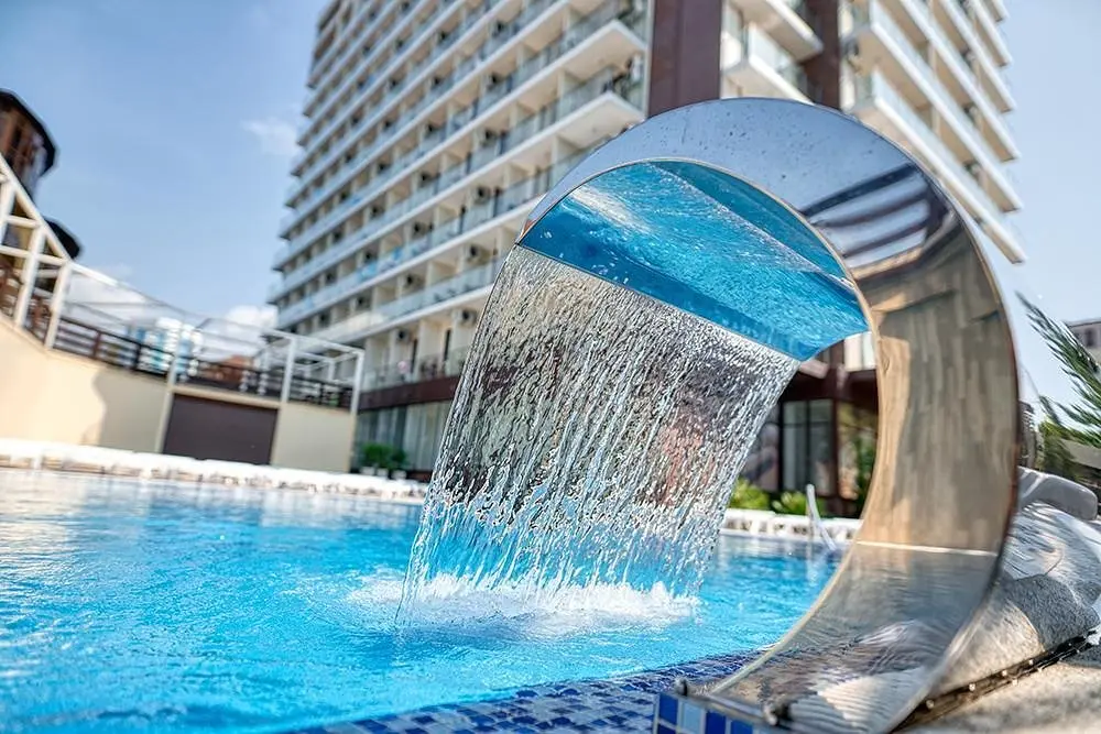 Открытый бассейн на территории Апарт-отеля "Престиж" | Престиж Apart-Hotel & SPA, Краснодарский край