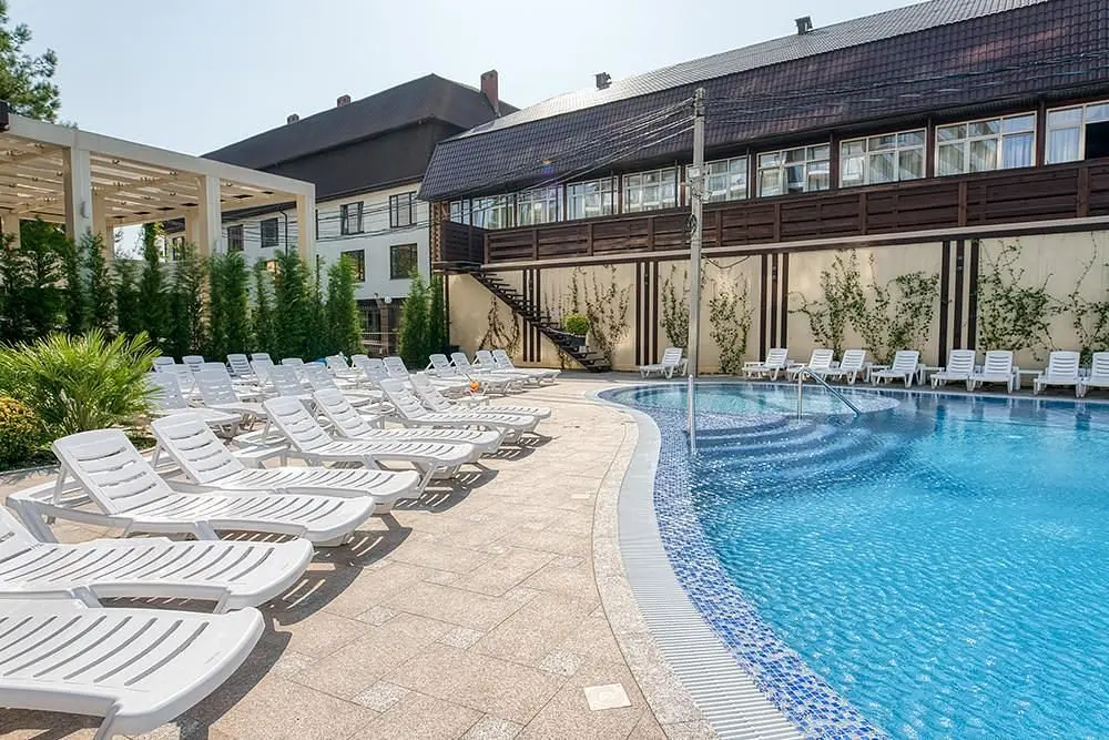 Открытый бассейн на территории Апарт-отеля "Престиж" | Престиж Apart-Hotel & SPA, Краснодарский край