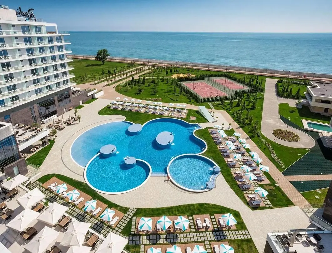 Бассейн | Radisson Collection Paradise Resort and Spa Sochi, Краснодарский край