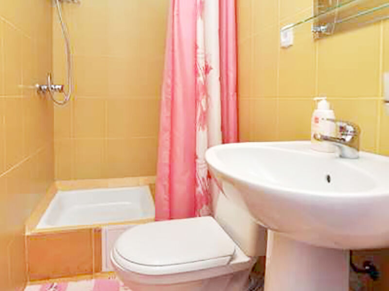 4-х местный однокомнатный цокольный этаж