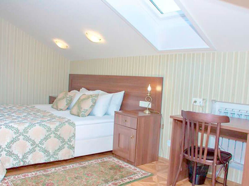 Мансардные номера с удобствами на этаже (4)