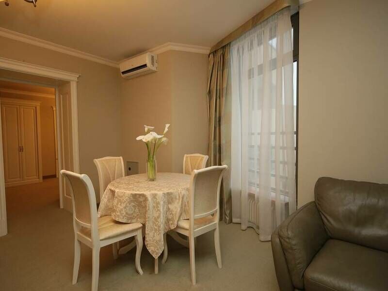 Люкс 4-местный 3-комнатный (корпус 1)