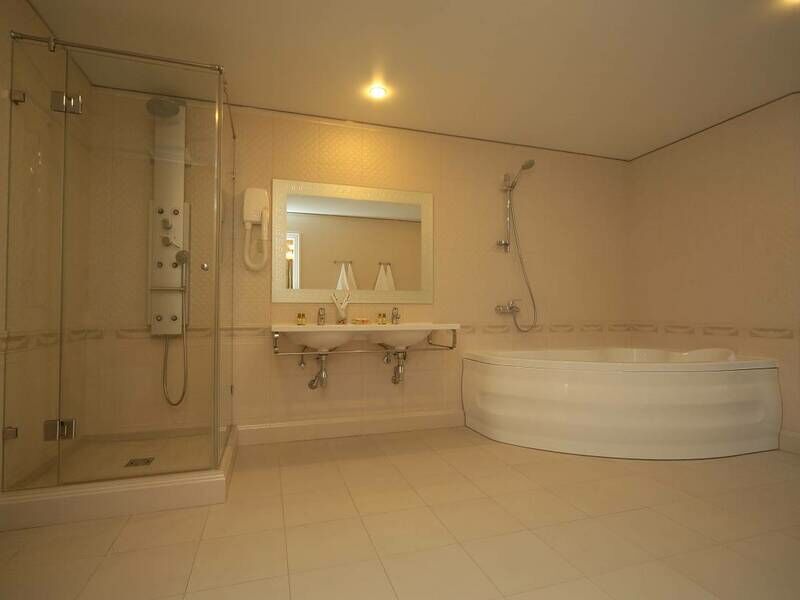 Люкс 4-местный 3-комнатный (корпус 1)