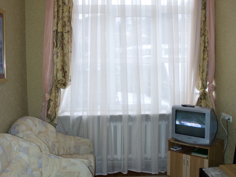 Люкс 2-местный 2-комнатный с балконом корп.2===