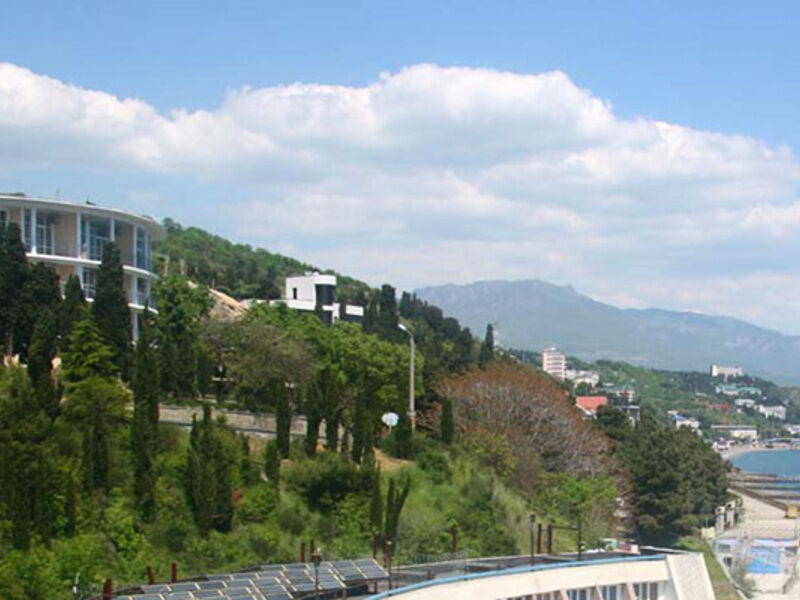 Алушта ласковый. Лазурный берег Алушта. Пляж ласковый берег Алушта. Бондаренко Крым Алушта. Алушта санатории и пансионаты на берегу моря.