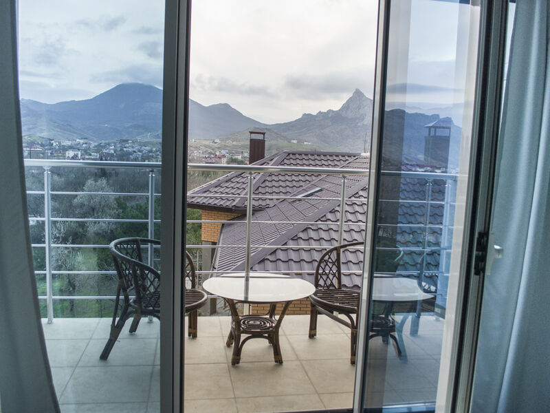 Стандарт 2-местный с балконом (вид на горы)