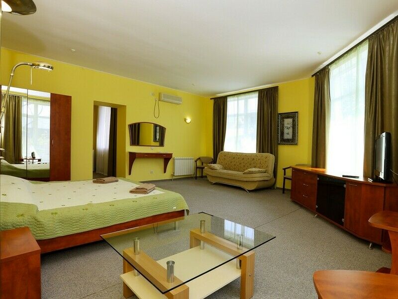 Полулюкс 2-местный без балкона №3,8