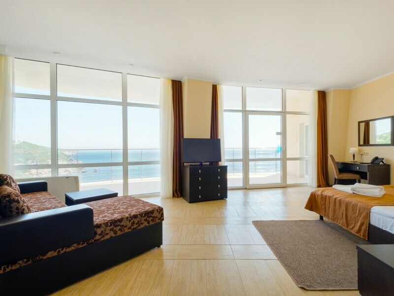 Джуниор Сьют 2-местный (вид на море)