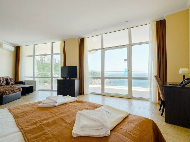 Джуниор Сьют 2-местный (вид на море)