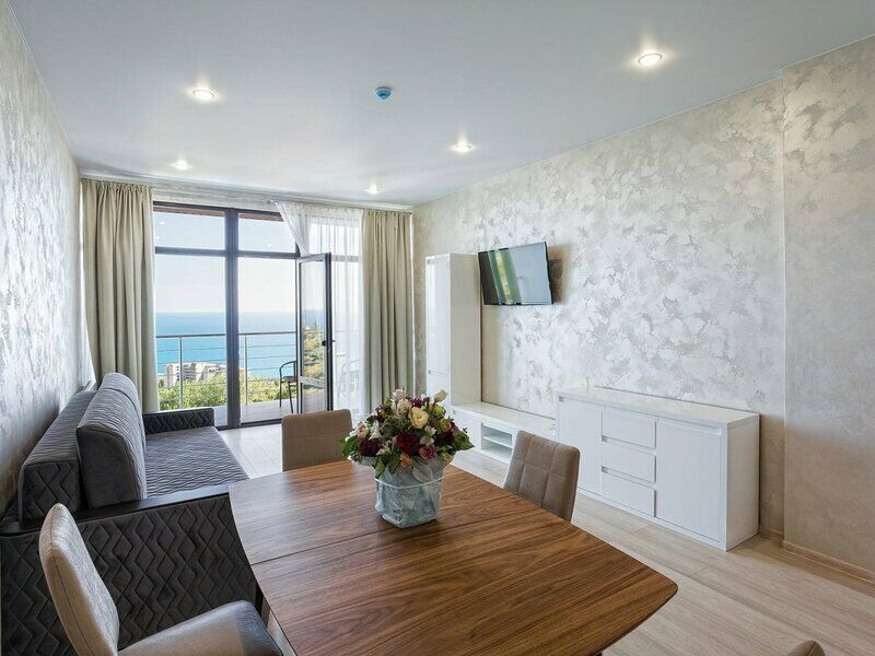 Люкс 4-местный 3-комнатный