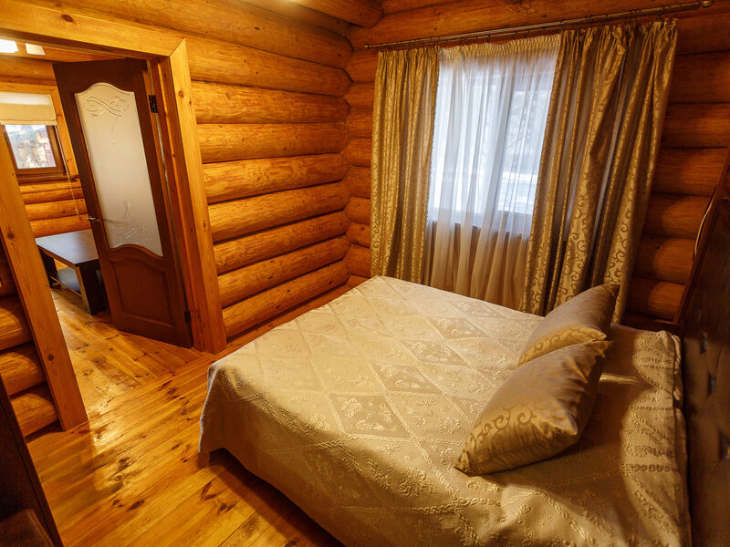 Люкс 3-местный 3-комнатный (в Зеркальном срубе)