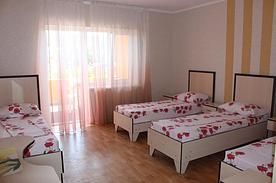 Комфорт 4-местный 1-комнатный, Отель Gala Paradise, Новофёдоровка