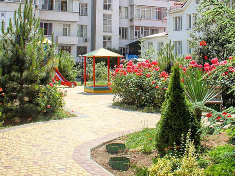 Двор возле гостиницы | Дельта, Крым