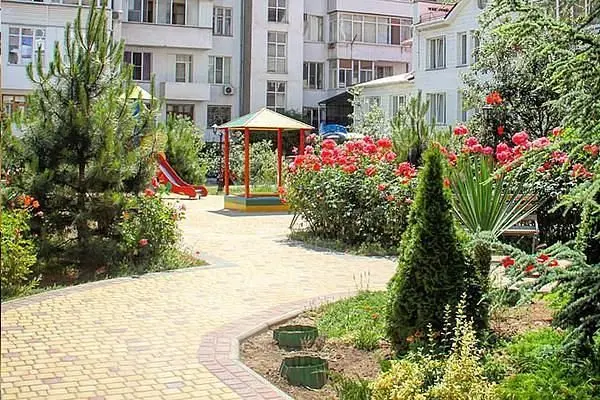 Двор возле гостиницы | Дельта, Крым