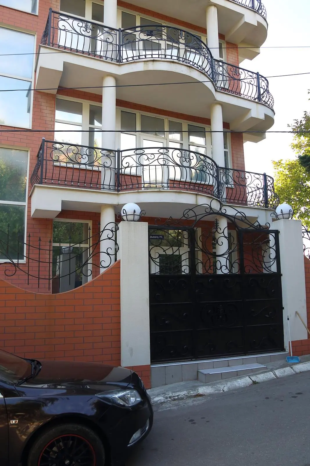 Корпус. Вход | Небо, Крым