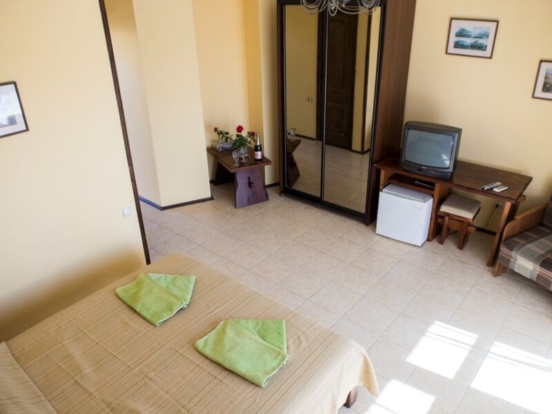 Стандартный 2-местный с балконом (вид на окрестности)