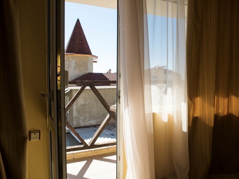 Стандартный 2-местный с балконом (вид на окрестности)