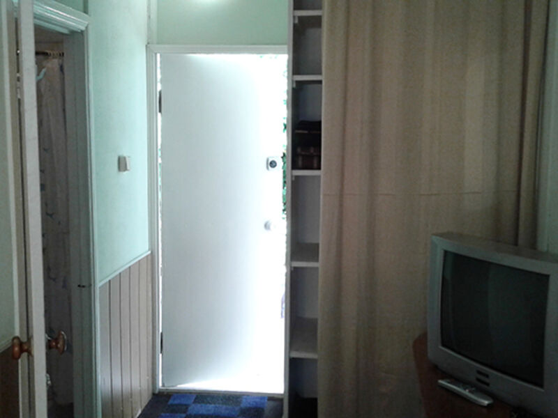 Эконом 2-местный корп.2 _Вид на вход.дверь из номера