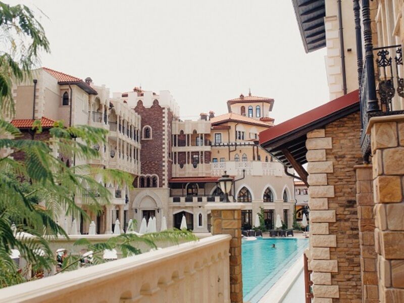 Вид корпусов и открытого бассейна | Soldaya Grand Hotel & Resort, Крым