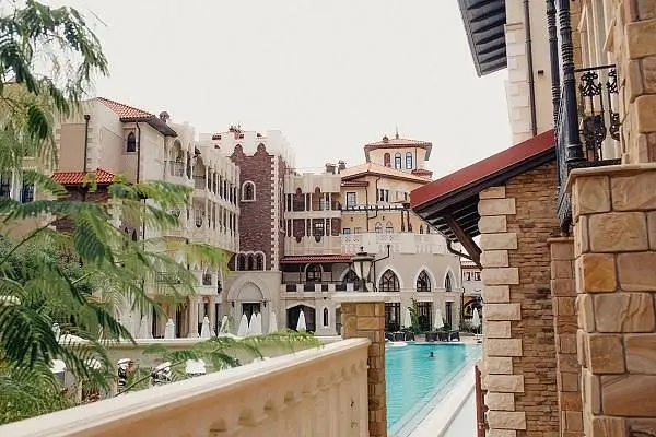 Вид корпусов и открытого бассейна | Soldaya Grand Hotel & Resort, Крым