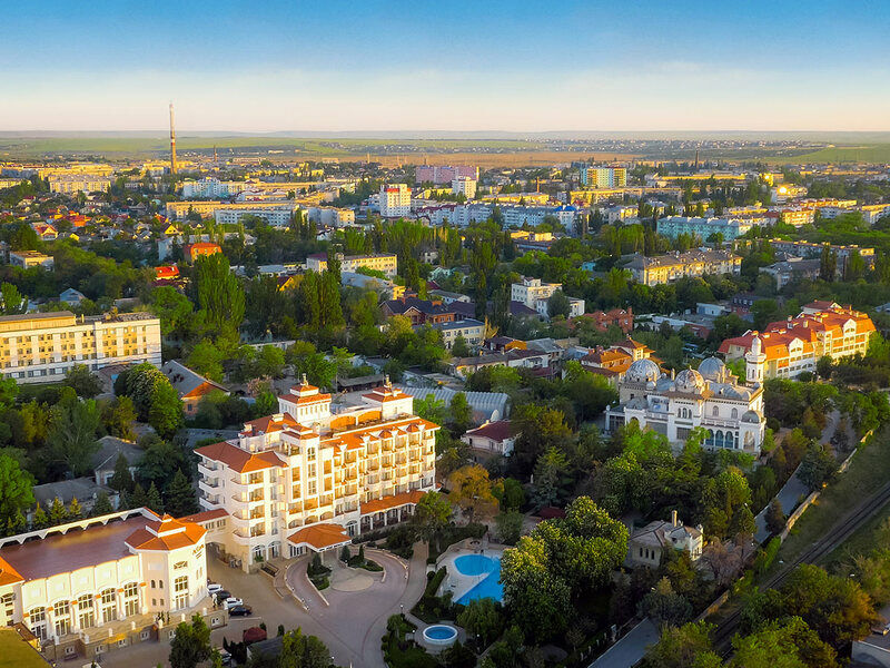 Вид на город и на отель "Алые Паруса" | Грей ИНН, Крым