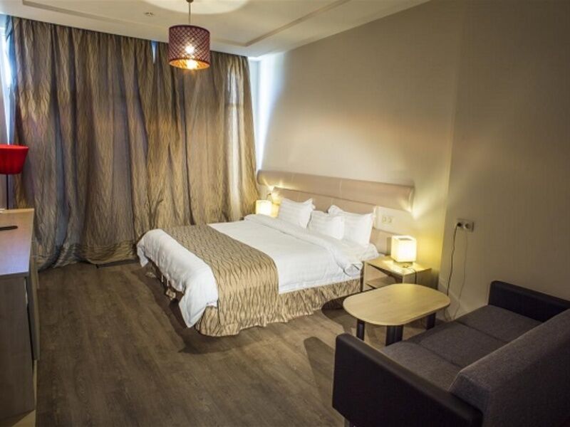 номер с большой кроватью (11)