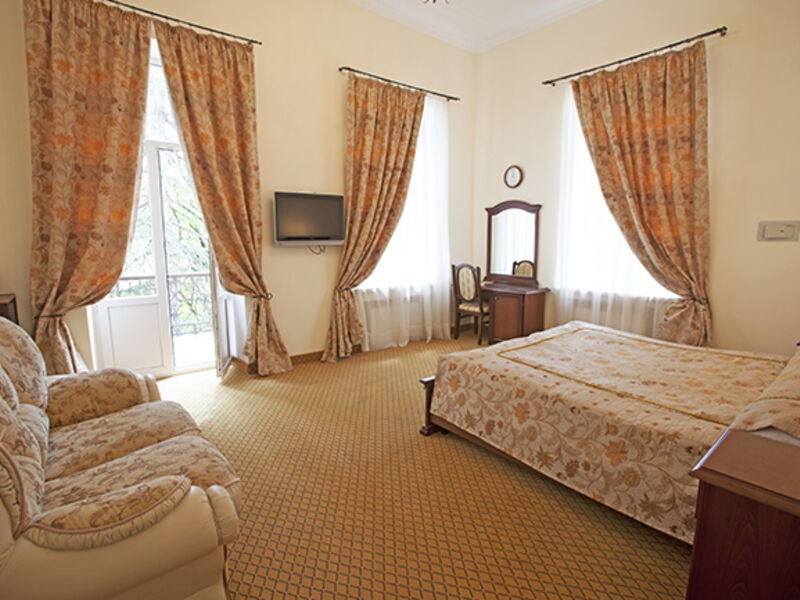 Люкс Де-Люкс №2,4,9 к.Б (двуспальная кровать)