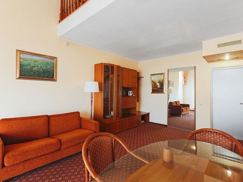 Сьют 2-местный 3-комнатный 2-уровневый